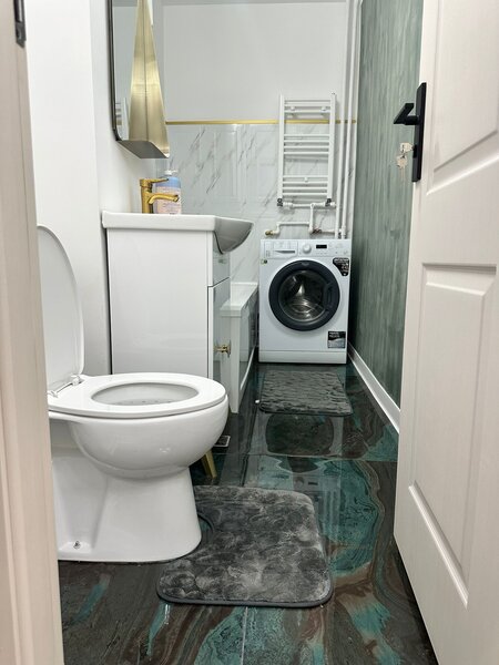 13 Septembrie, Liberty Mall, Panduri spital,