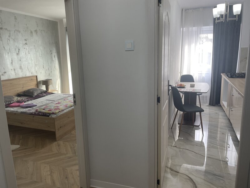 13 Septembrie, Liberty Mall, Panduri spital,