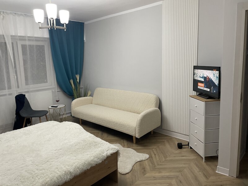 13 Septembrie, Liberty Mall, Panduri spital,