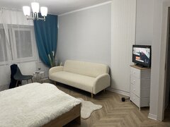 13 Septembrie, Liberty Mall, Panduri spital